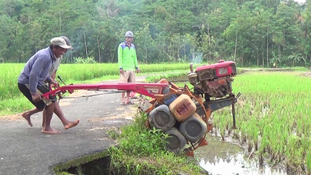 hand traktor untuk lahan pertanian