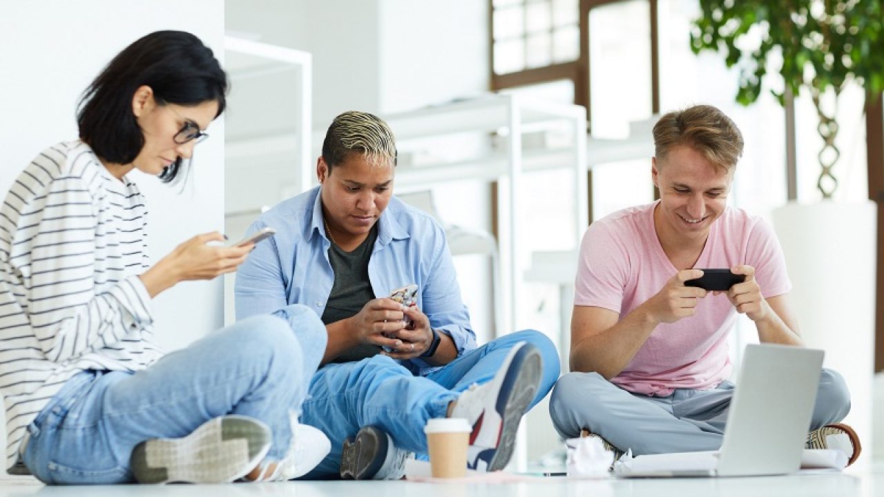 Perubahan Kebiasaan Masyarakat Menggunakan Internet dalam Kehidupan Sehari-hari